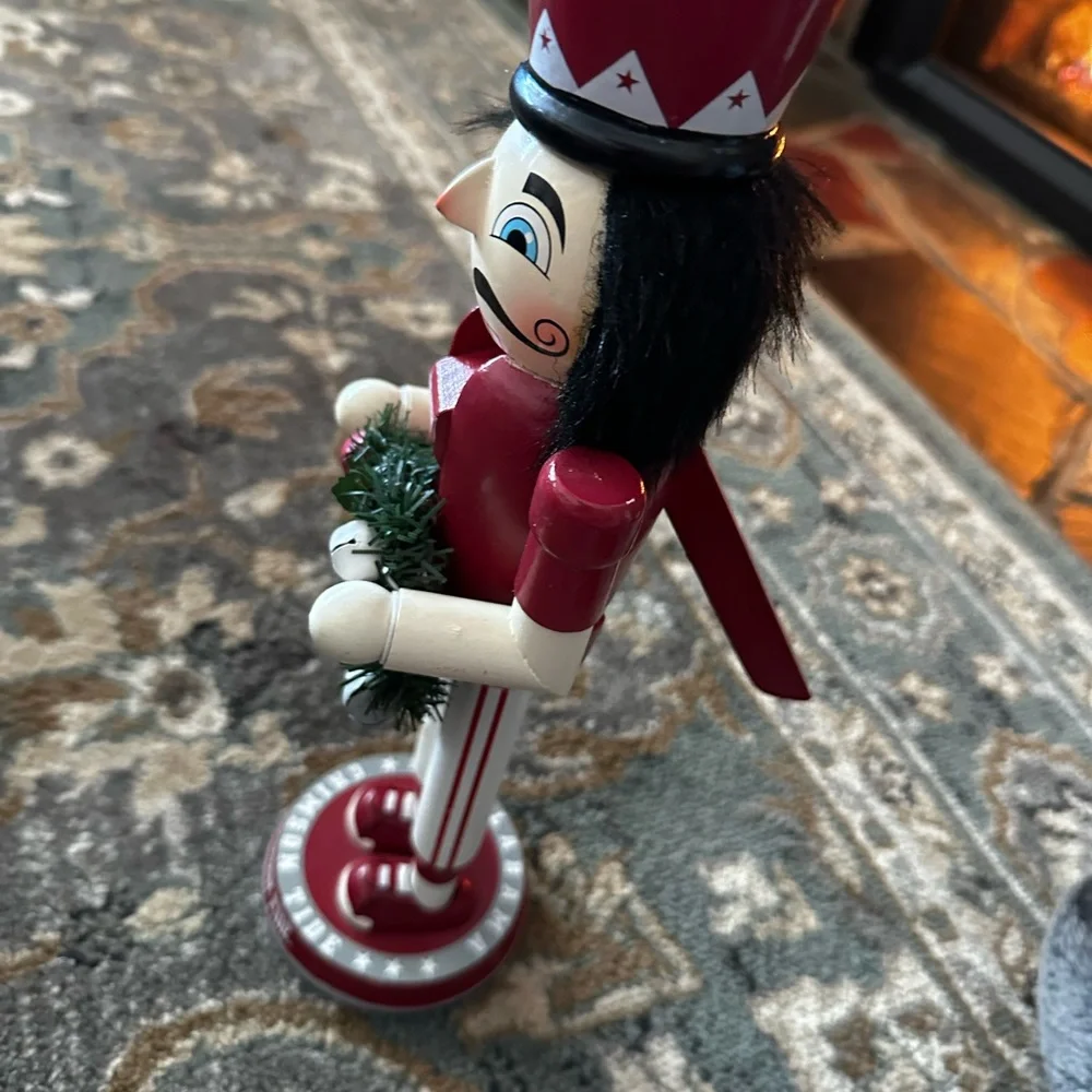 Forever Collectibles Alabama  Crimson Tide Crimson/ White Nutcracker with Wreath - Picture 4 of 5